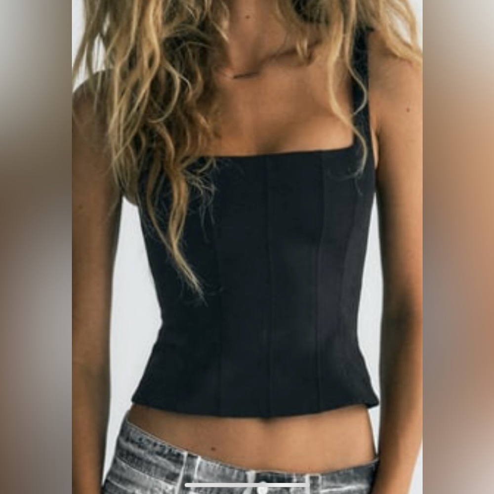 ZARA NWT’s black stretchy top top. M